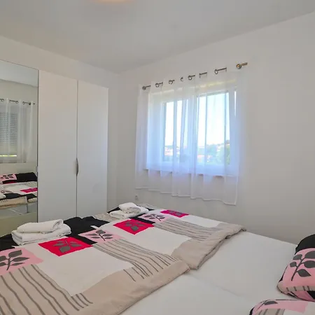 公寓 Joly 罗维尼村